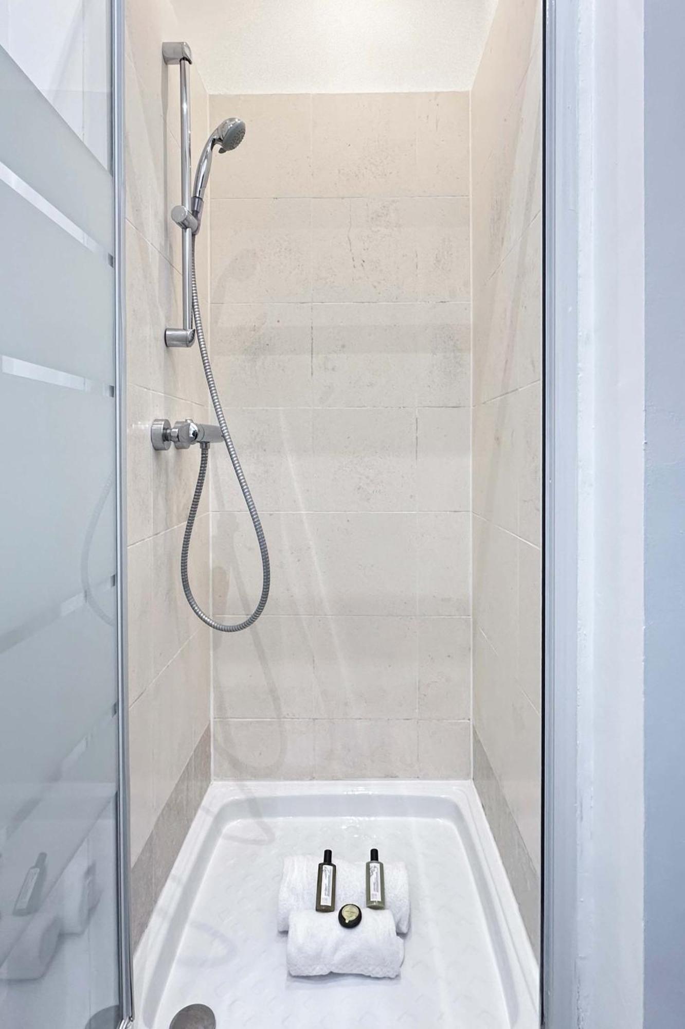 דירות פריז Renovated Champs-Elysees Retreat מראה חיצוני תמונה