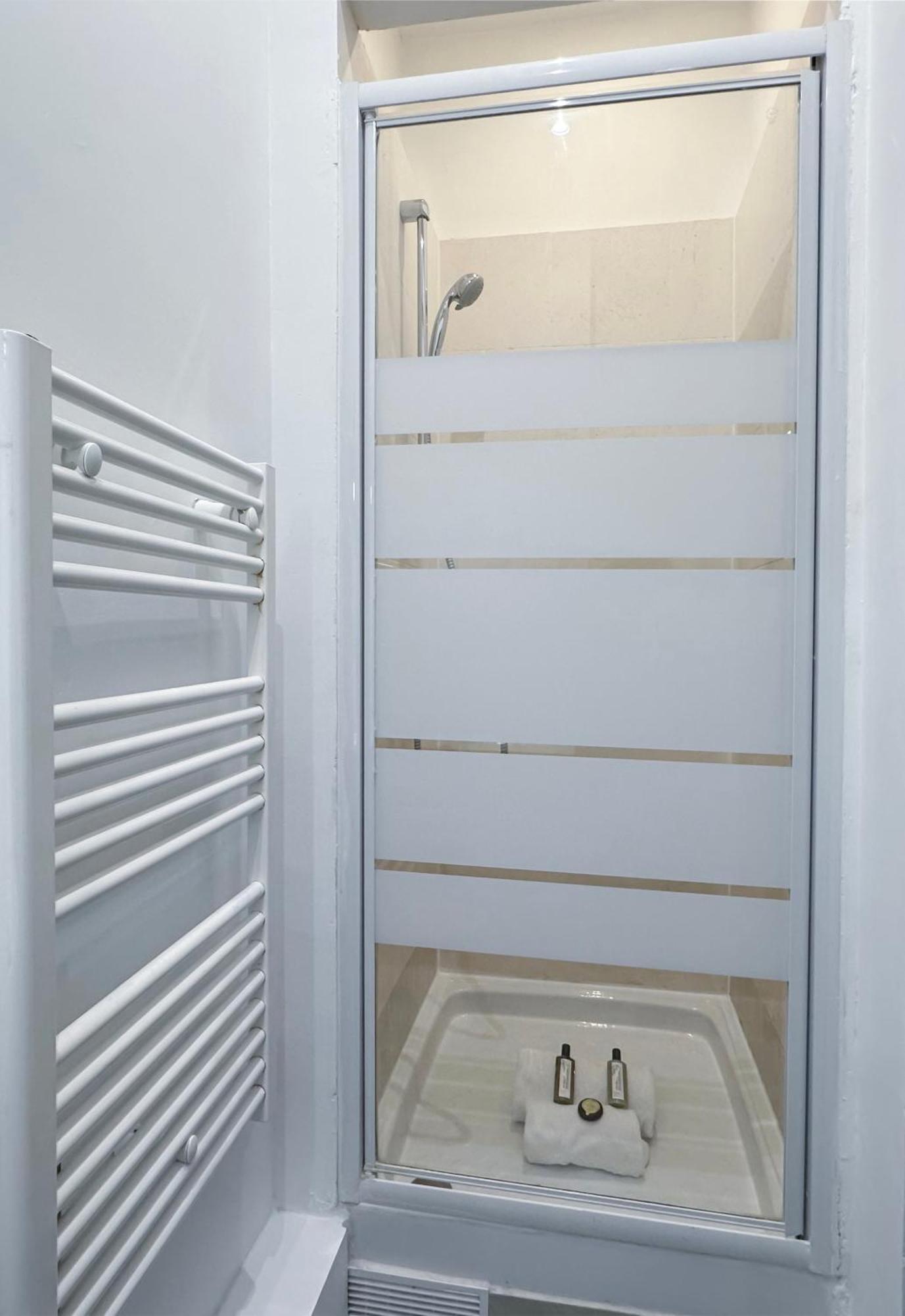 דירות פריז Renovated Champs-Elysees Retreat מראה חיצוני תמונה